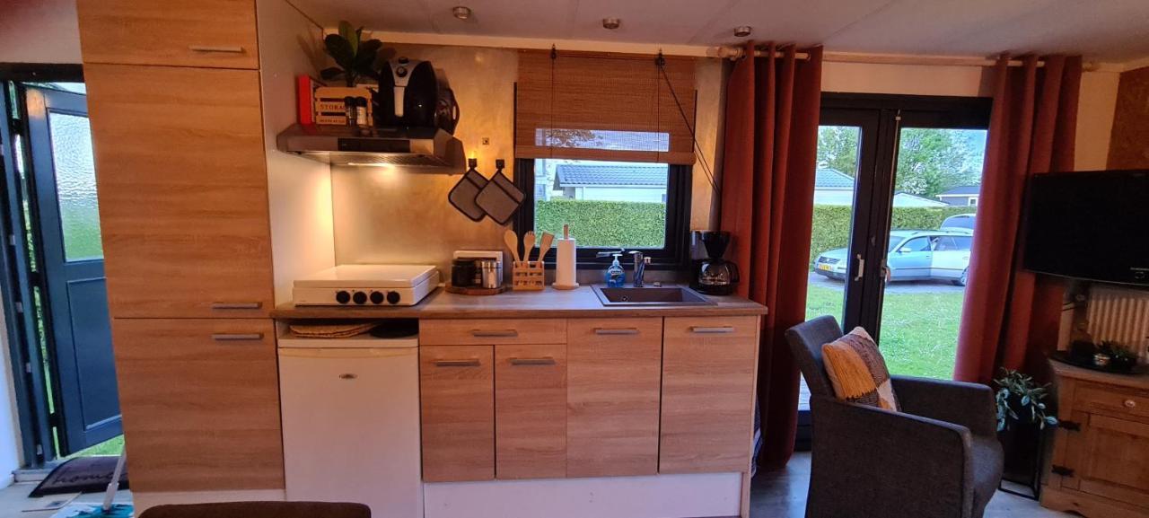 Gezellige Chalet Met Grote Privetuin. Dronrijp Luaran gambar