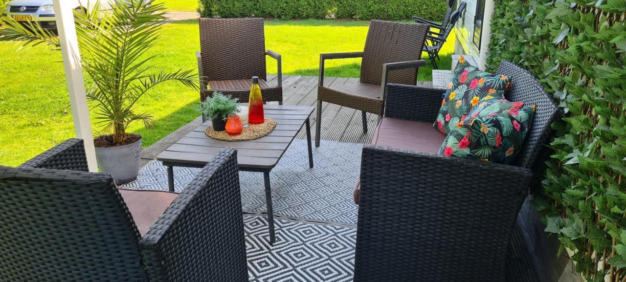 Gezellige Chalet Met Grote Privetuin. Dronrijp Luaran gambar